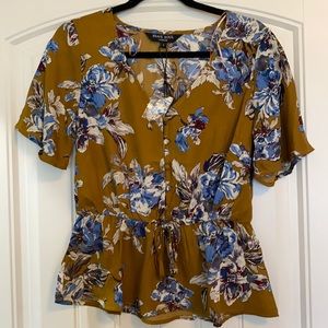 BNWT beautiful blouse